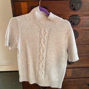 Gray short sleeve sweater shirt